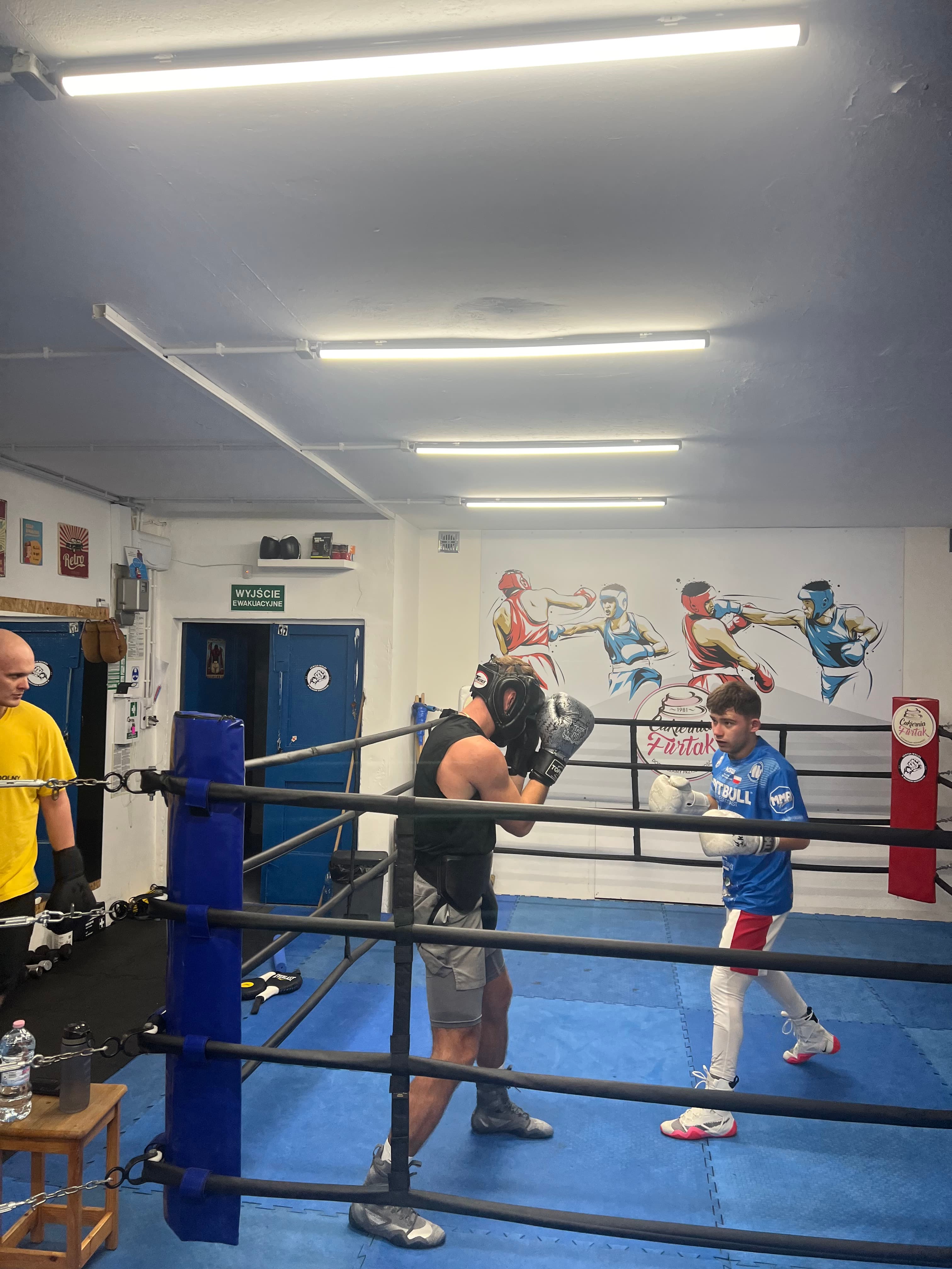 Trening grupowy w ringu z trenerem Blicharskim